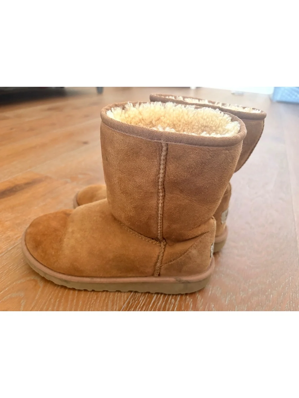 UGG Chestnut Sheepskin Boots Cozy Classic Style Size 4 US